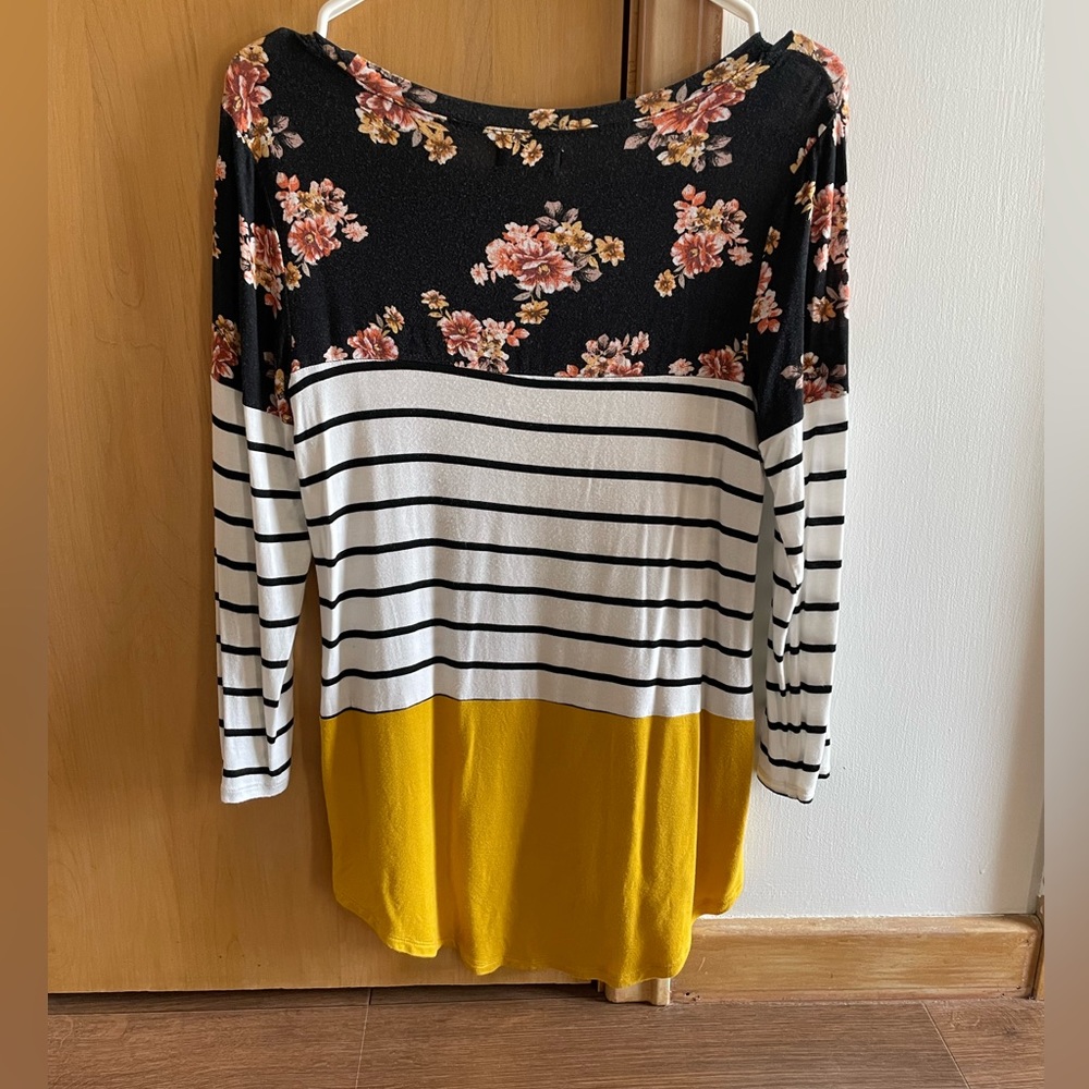 Maurices 24/7 Tee: Size XS - Picture 3 of 3